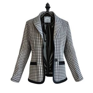 Le Suit Black and White Houndstooth Blazer.